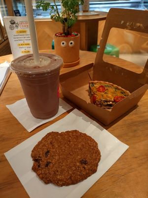 Peanut Butter N' Jelly Rock, Vegan Quiche, Oatmeal Cookie. at Be-Juiced in Hong Kong Island