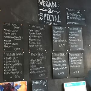 5 Vegan Pizzas, and more vegetarian at Pizzeria Dope in Amsterdam
