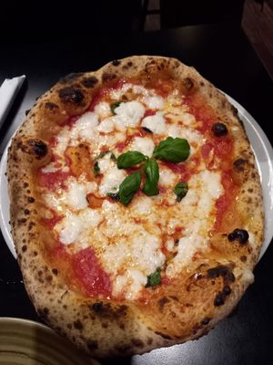 Vegan margherita at Pizzeria Dope in Amsterdam