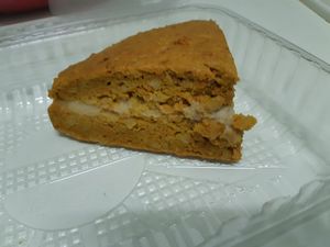 Vegan GF carrot cake with cashew cream filling at Celikatessen in Madrid