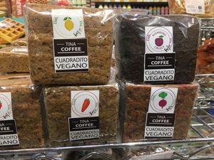 Buddines veganos (LOS SUPER RECOMENDO) el de remolacha me encanta at Tina & Co in Buenos Aires