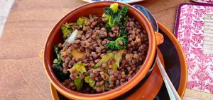 Llenties estofades at Vegans N' Roses in Castelldefels