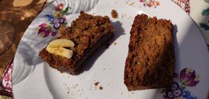 Pastís plàtan i pastís pastanaga at Vegans N' Roses in Castelldefels