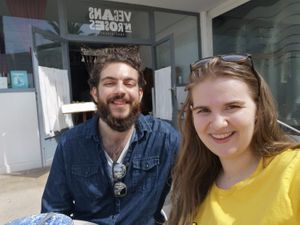 Esperando la comida at Vegans N' Roses in Castelldefels