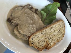 Fricandó de seitán at Vegans N' Roses in Castelldefels