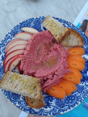 Humus at Vegans N' Roses in Castelldefels