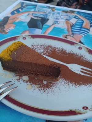 Tarta crudivegana de chocolate at Vegans N' Roses in Castelldefels