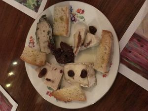 Surtido de quesos 10€  at Vegans N' Roses in Castelldefels