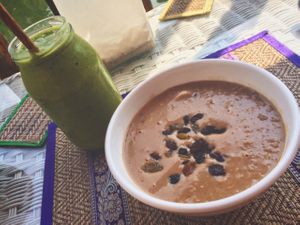 oatmeal and green smoothie at Pachamama in Sihanoukville