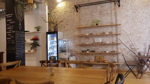 Interior at Petit Brot - Cold Press Raw Eco in Barcelona