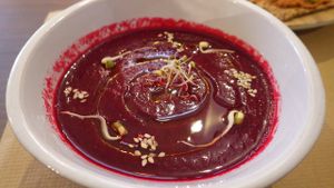 Living soup of the day at Petit Brot - Cold Press Raw Eco in Barcelona