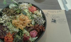 Salad of the day at Petit Brot - Cold Press Raw Eco in Barcelona
