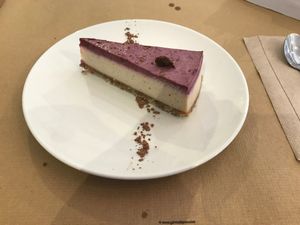 raw cheesecake at Petit Brot - Cold Press Raw Eco in Barcelona