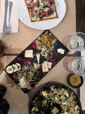 Raw pizza, cheeseboard and specialality salad at Petit Brot - Cold Press Raw Eco in Barcelona