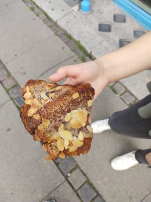 Dobbeltbagt crossaint med remonce at Kaf in Copenhagen