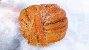 Le pain à la cardamome (ou kardamommesnurrer) at Kaf in Copenhagen