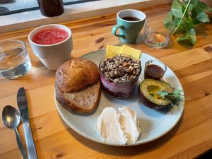 Brunch complete with freshly pressed juice at Kaf in Copenhagen