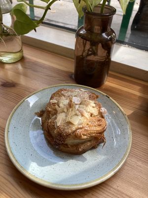 Blätterteigteilchen mit Mandelcremefüllung  at Kaf in Copenhagen