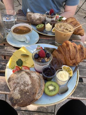 A delicious vegan brunch enjoyed outside the cafe 🥰 at Kaf in Copenhagen