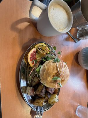   at General Cafe in Val-david