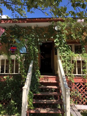 Entrance at General Cafe in Val-david