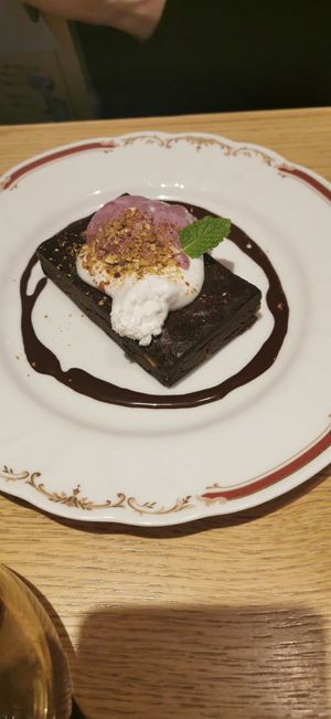 Brownie at Milan Nataraj in Tokyo