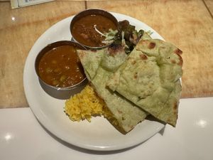 Buffet plate featuring vegan naan at Milan Nataraj in Tokyo
