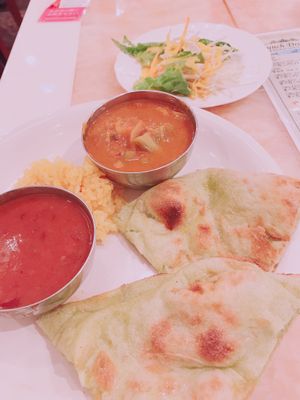 Vegan Naan, Rajima Bean Curry, Nan Bhaj curry, salad with sweet carrot dressing at Milan Nataraj in Tokyo