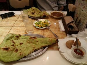 Vegan Nan, vegan samosa and vegan vegetable curry at Milan Nataraj in Tokyo