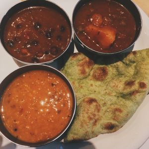 3 types of vegan curry with vegan naan  at Milan Nataraj in Tokyo