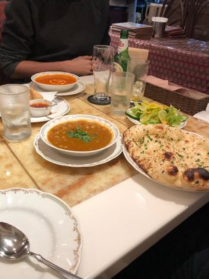 Channa masala and naan at Milan Nataraj in Tokyo