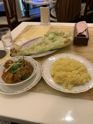 Aloo Gobi, vegan naan, turmeric rice at Milan Nataraj in Tokyo
