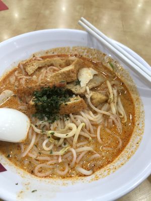 Laksa at Cai Gen Xiang 菜根香 in Northeast Singapore
