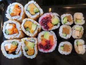 Supermaki Bento 3 (selection made by the staff, here: including beetroot and sweet potato puree) at MakiMaki Sushi Green in Osnabruck