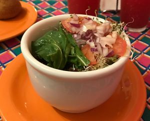 Salad and juices at Mamba Vegan in Curitiba