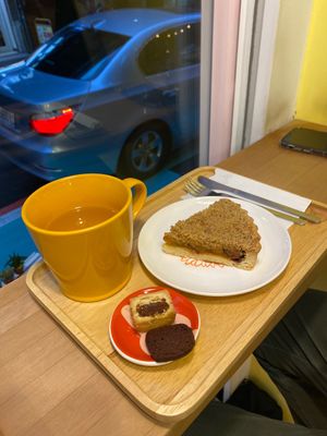 Apple pie at Vegan Heaven in Taipei