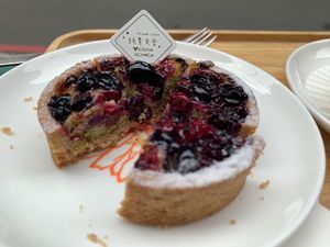 Berry tart at Vegan Heaven in Taipei