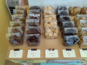 手工餅乾 at Vegan Heaven in Taipei