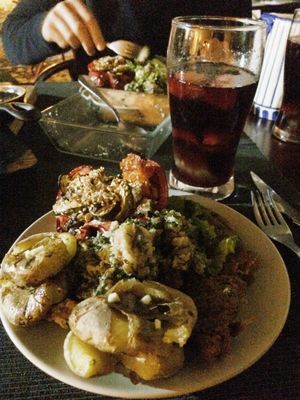 Tapas vegan et sangria : un délice ! at Maria Portuguesa Tapas in Coimbra