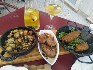 Migas, batata ao murro, alheiras de cogumelos at Maria Portuguesa Tapas in Coimbra