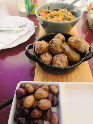 Aceitunas, patatas asadas y garbanzos con verduras at Maria Portuguesa Tapas in Coimbra