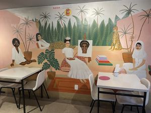 O bar é bem político, com pinturas nas paredes e nomes dos pratos representando mulheres fortes   at Las Chicas Vegan in Belo Horizonte
