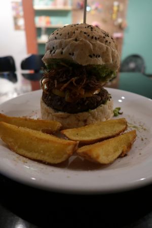 Frida burger at Las Chicas Vegan in Belo Horizonte