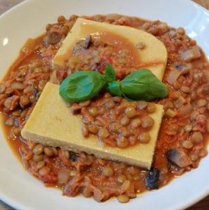 lentils in tomato sauce with chickpea-corn polenta at Mihiderka in Gliwice
