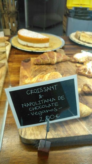 Croissant y napolitana choco at Herbolario Navarro in Castellon De La Plana