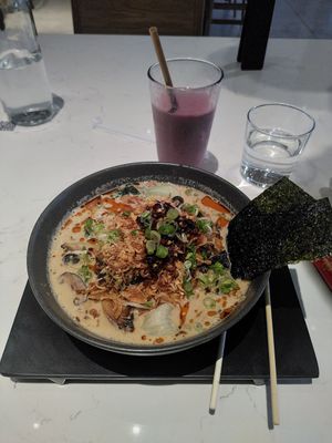 Shrooms ramen and Tropical Flow smoothie 😋 at Love Life Cafe in Miami
