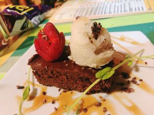 brownie con nieve raspado de vainilla at Clorofila in Playa Del Carmen