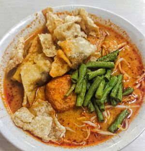 Curry laksa very flavourful, lots of ingredients, most recommend at New Joy Deli in Johor Bahru