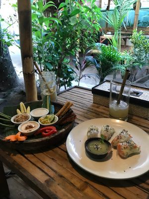 7 veggie dip and rice paper rolls at Pituq - Ikan Duyung in 
