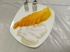 Mango sticky rice at Cheng Si Jie Thai Private Kitchen 鄭​師姐泰式素食私房菜 in Kowloon